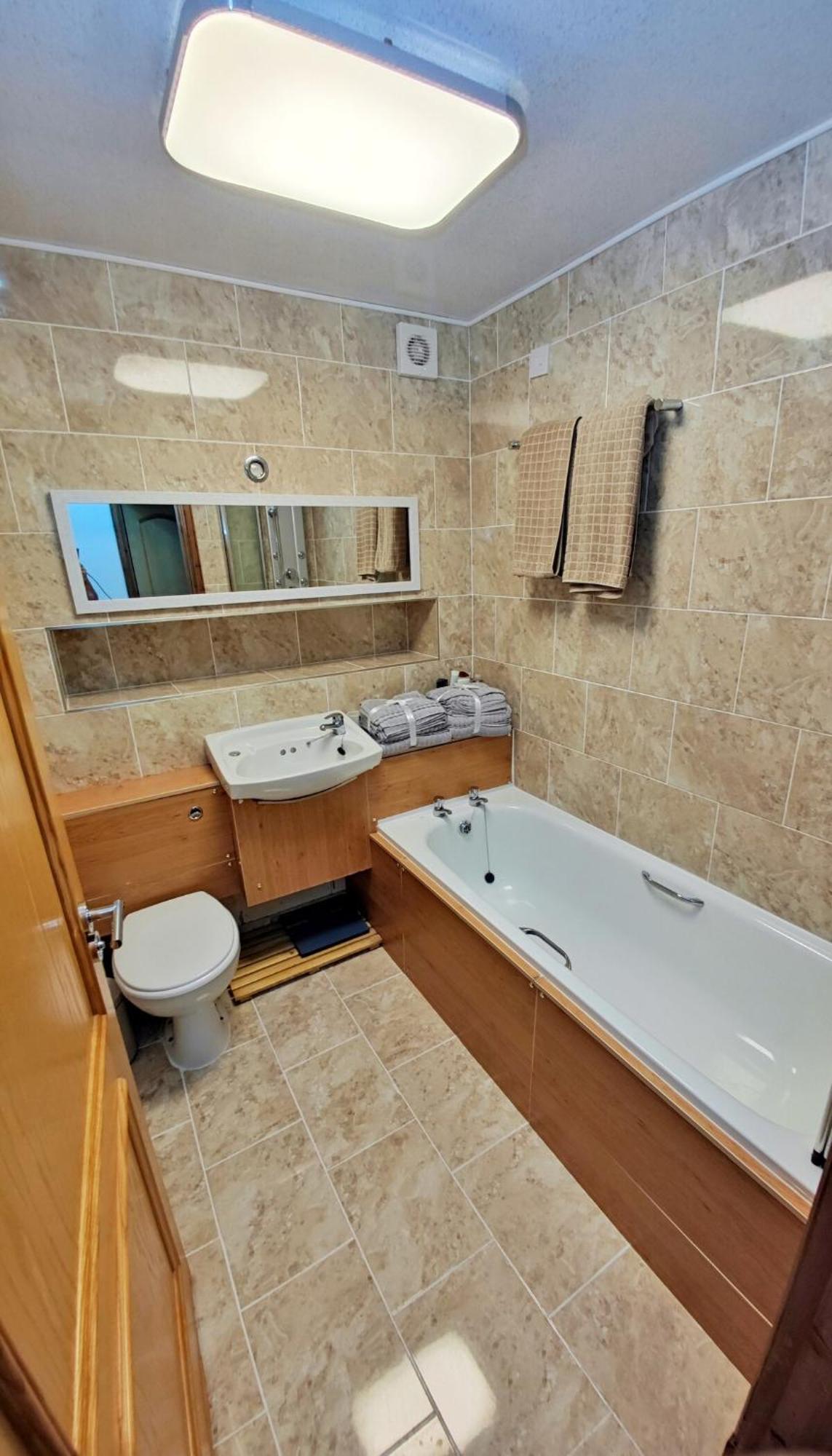 Apartment Fresh, Bright&Comfy 2Bedroom Flat Near University